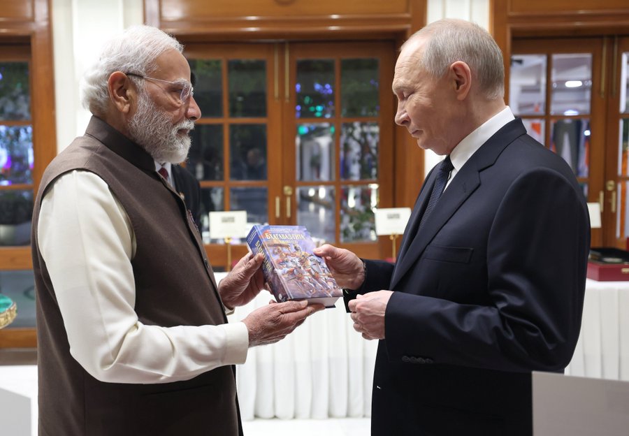 putin modi.jpg